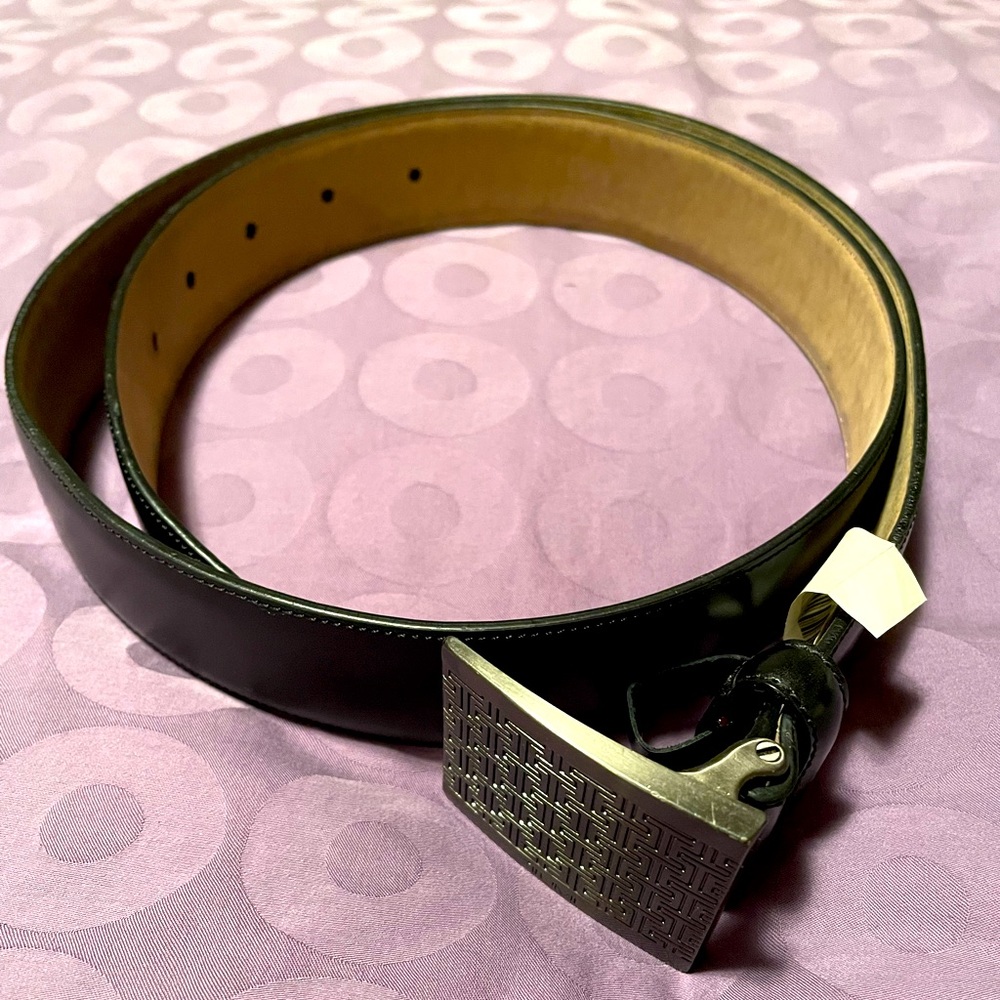 Tumi Men’s black leather belt